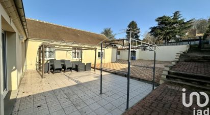 House 8 rooms of 228 m² in Linas (91310)