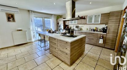 House 8 rooms of 228 m² in Linas (91310)