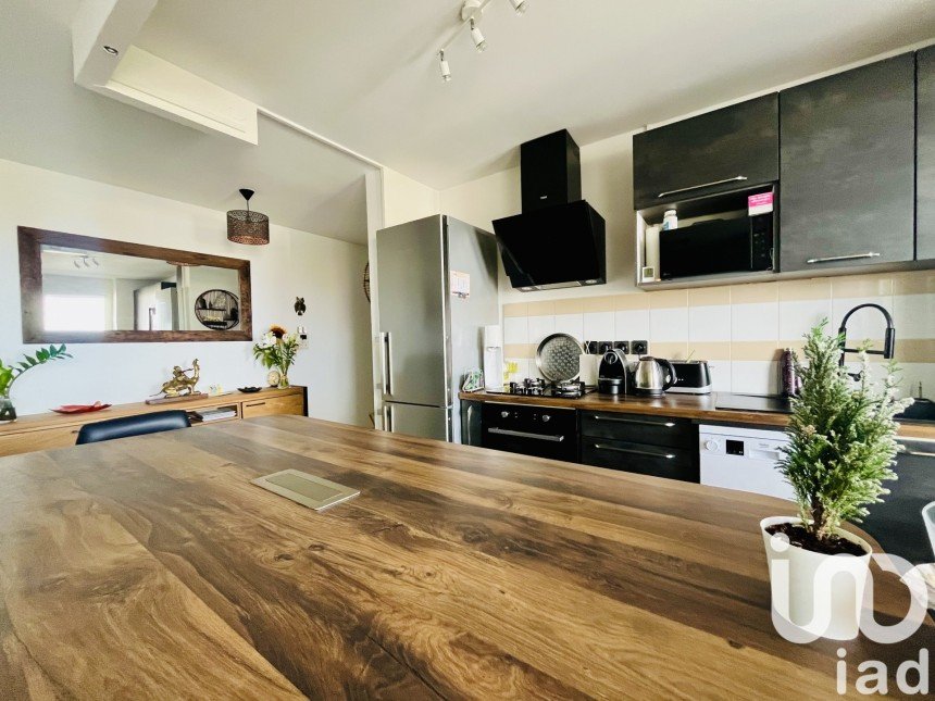 Apartment 3 rooms of 64 m² in Saint-Denis (97490)