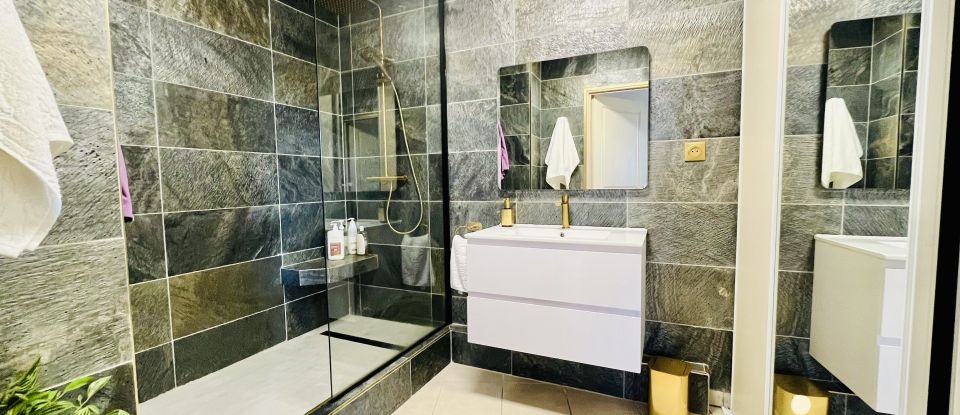 Apartment 3 rooms of 64 m² in Saint-Denis (97490)