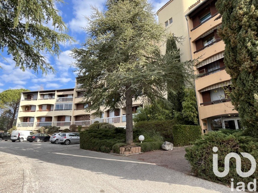 Apartment 1 room of 17 m² in Gréoux-les-Bains (04800)
