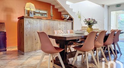 Maison 8 pièces de 258 m² à Carqueiranne (83320)