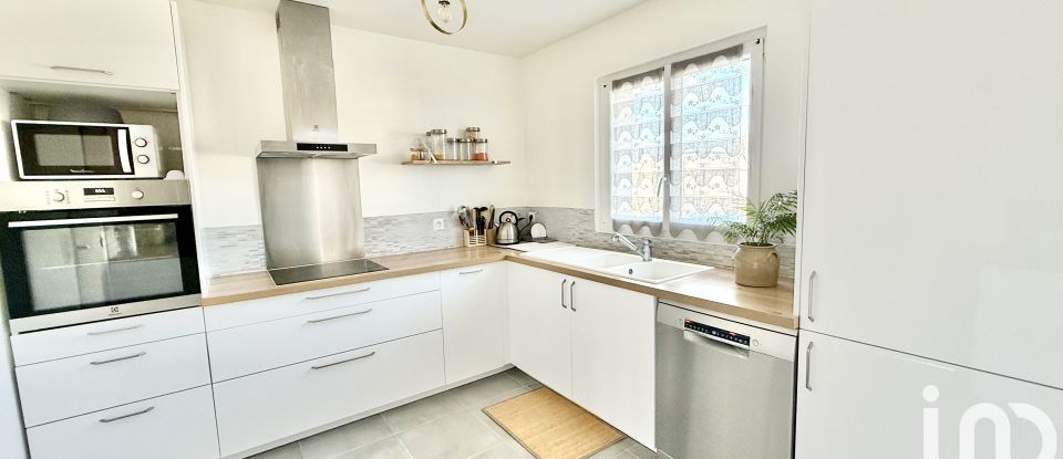 House 5 rooms of 122 m² in Saint-André-de-Cubzac (33240)