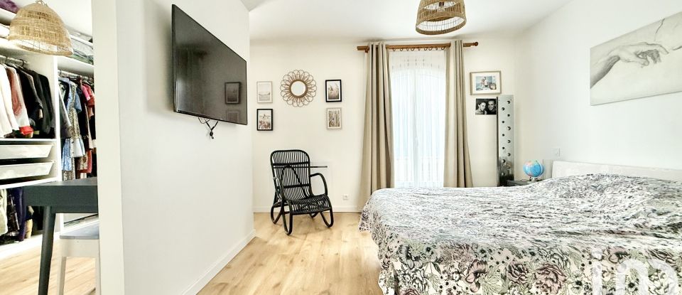 House 5 rooms of 122 m² in Saint-André-de-Cubzac (33240)