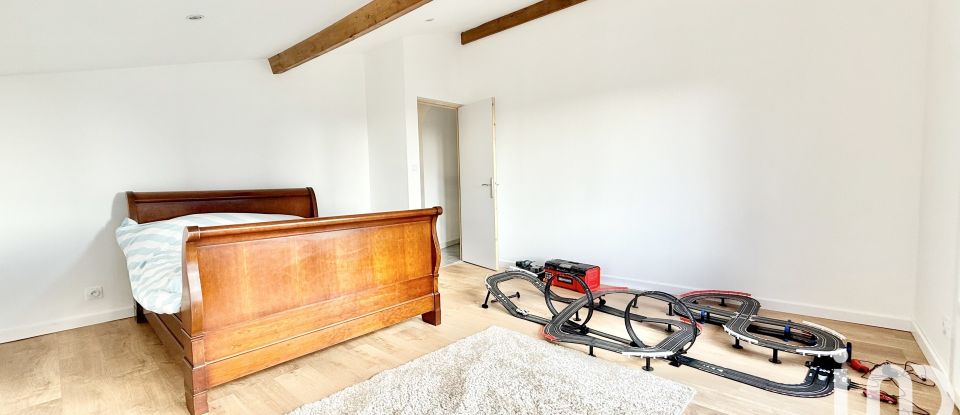 House 5 rooms of 122 m² in Saint-André-de-Cubzac (33240)