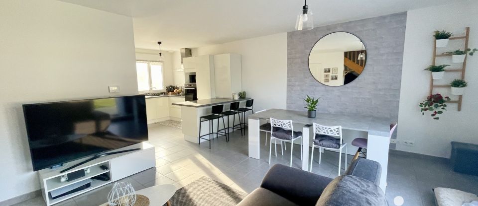 House 4 rooms of 80 m² in Saint-Étienne-de-Montluc (44360)