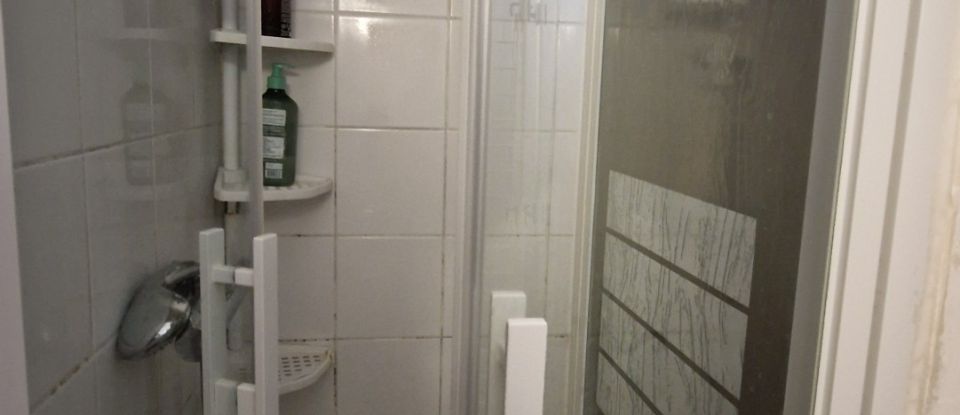 Apartment 1 room of 25 m² in Gréoux-les-Bains (04800)