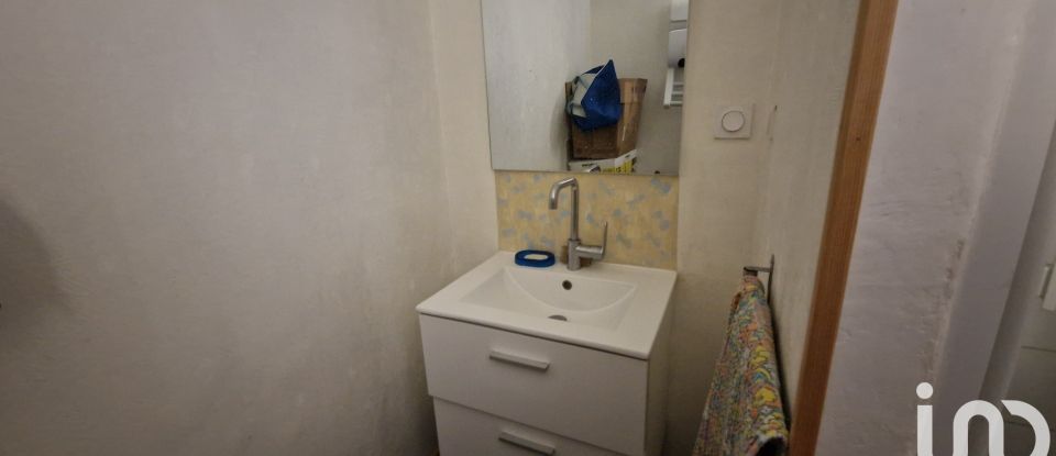 Apartment 1 room of 25 m² in Gréoux-les-Bains (04800)