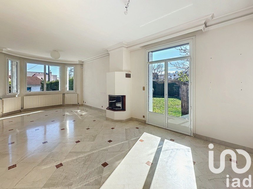 Architectural house 8 rooms of 188 m² in Clermont-Ferrand (63100)