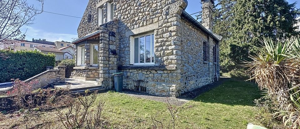 Architectural house 8 rooms of 188 m² in Clermont-Ferrand (63100)