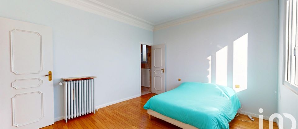 Architectural house 8 rooms of 188 m² in Clermont-Ferrand (63100)