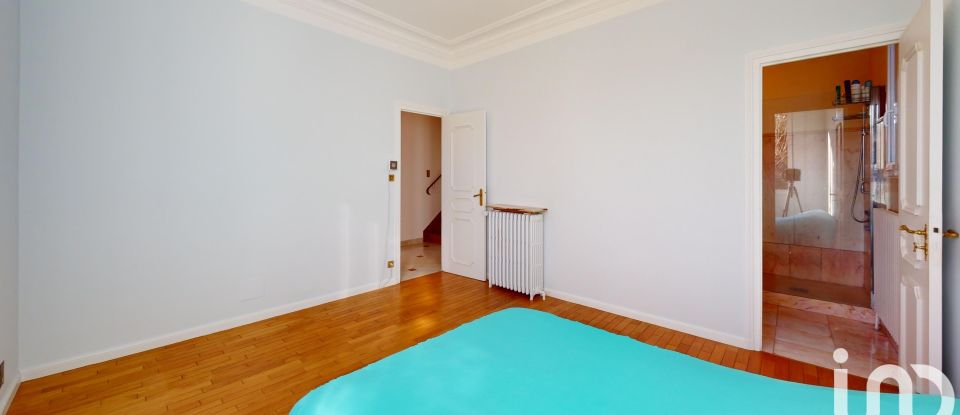Architectural house 8 rooms of 188 m² in Clermont-Ferrand (63100)