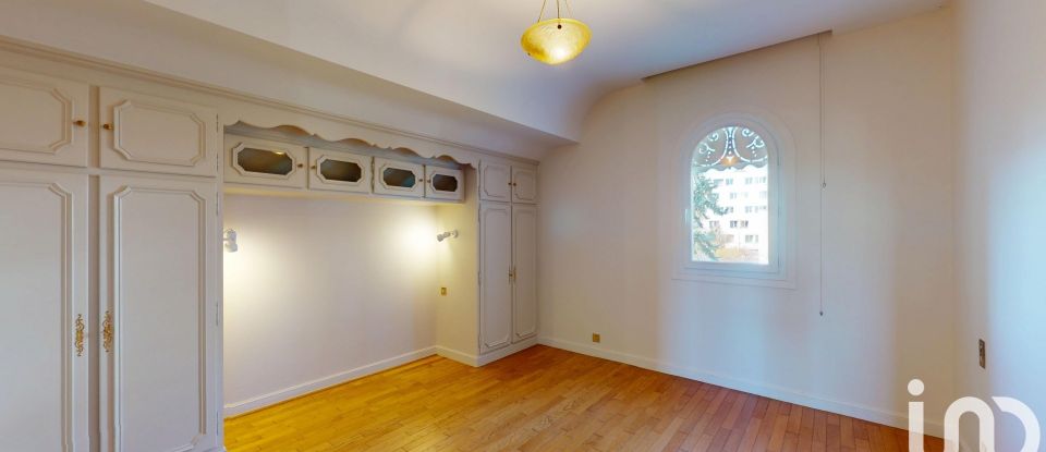 Architectural house 8 rooms of 188 m² in Clermont-Ferrand (63100)