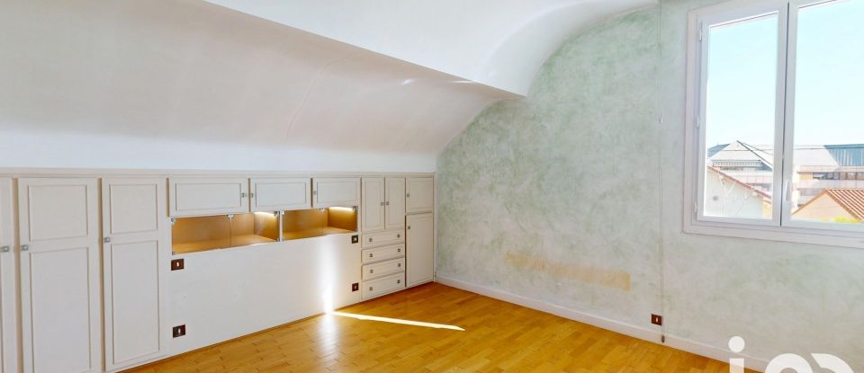 Architectural house 8 rooms of 188 m² in Clermont-Ferrand (63100)