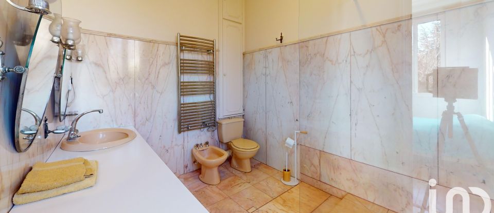 Architectural house 8 rooms of 188 m² in Clermont-Ferrand (63100)