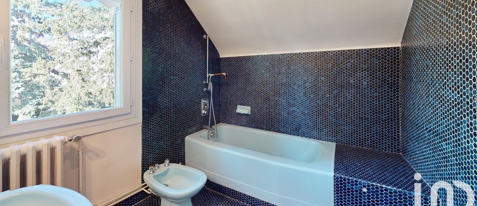 Architectural house 8 rooms of 188 m² in Clermont-Ferrand (63100)