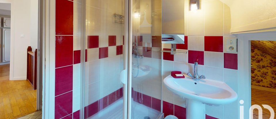 Architectural house 8 rooms of 188 m² in Clermont-Ferrand (63100)