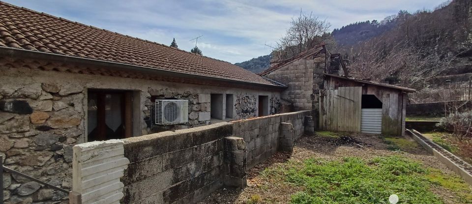 Maison 3 pièces de 57 m² à Pont-de-Labeaume (07380)