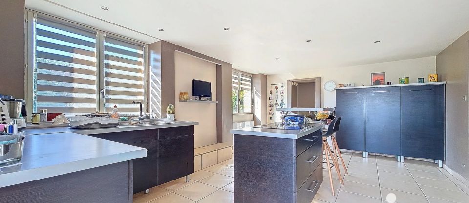 Longere 6 rooms of 215 m² in Val-d'Izé (35450)