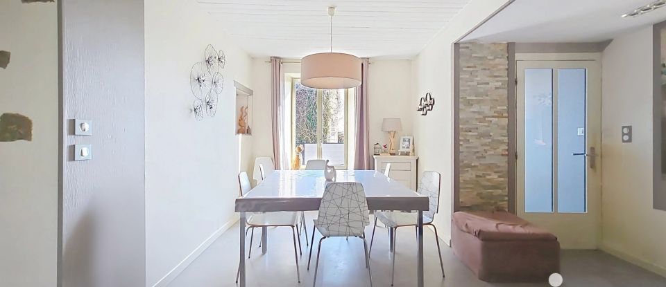 Longere 6 rooms of 215 m² in Val-d'Izé (35450)