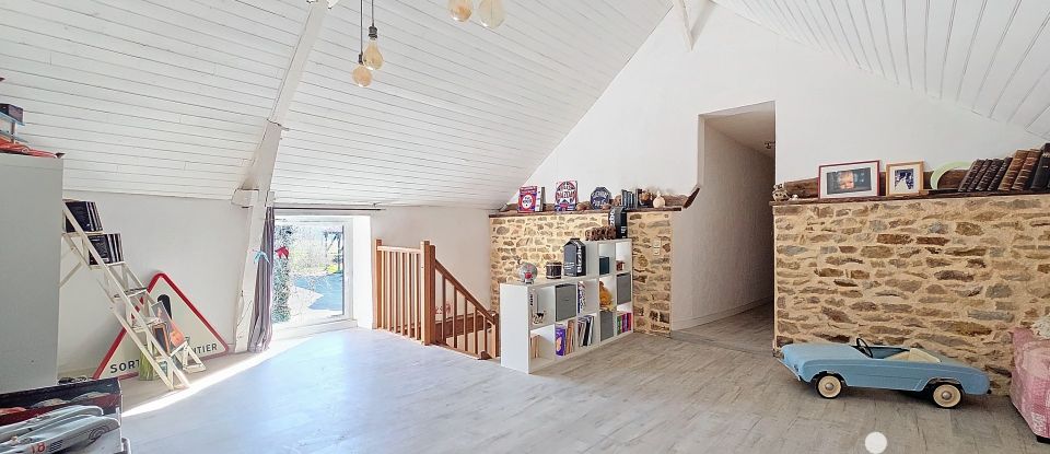 Longere 6 rooms of 215 m² in Val-d'Izé (35450)