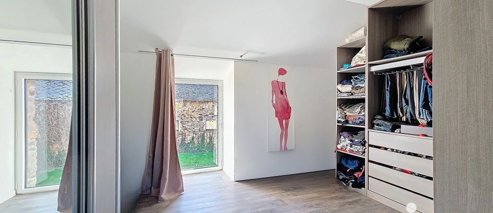 Longere 6 rooms of 215 m² in Val-d'Izé (35450)