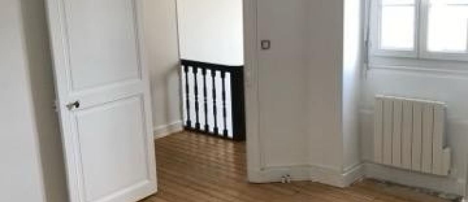 Apartment 3 rooms of 77 m² in Bourges (18000)