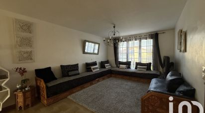 House 8 rooms of 237 m² in Roissy-en-Brie (77680)