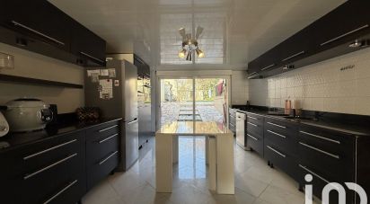 House 8 rooms of 237 m² in Roissy-en-Brie (77680)