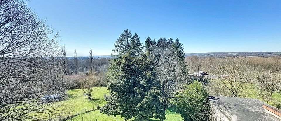 House 7 rooms of 153 m² in Abrest (03200)