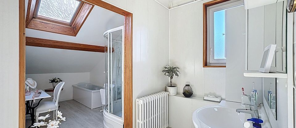 House 7 rooms of 153 m² in Abrest (03200)