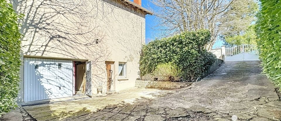 House 7 rooms of 153 m² in Abrest (03200)