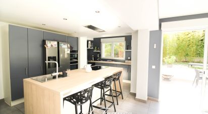 House 8 rooms of 243 m² in Verneuil-sur-Seine (78480)