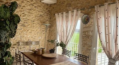 Country home 8 rooms of 270 m² in Savasse (26740)