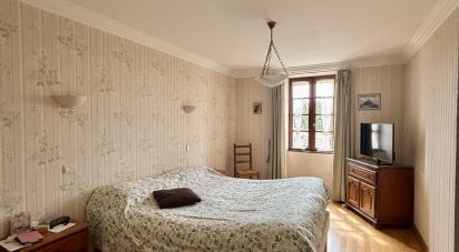 Country home 8 rooms of 270 m² in Savasse (26740)