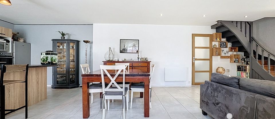 House 4 rooms of 110 m² in Bretteville (50110)