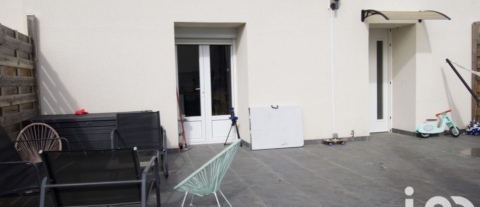 House 5 rooms of 92 m² in Rouvres-Saint-Jean (45300)