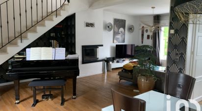 House 7 rooms of 166 m² in Chatou (78400)