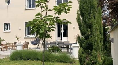 House 7 rooms of 166 m² in Chatou (78400)