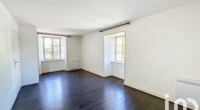 Demeure 9 pièces de 232 m² à Chaudes-Aigues (15110)