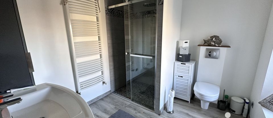 Maison 10 pièces de 210 m² à Regnéville-sur-Mer (50590)
