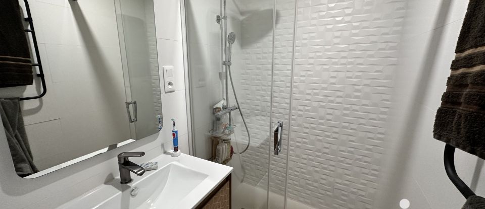Maison 10 pièces de 210 m² à Regnéville-sur-Mer (50590)