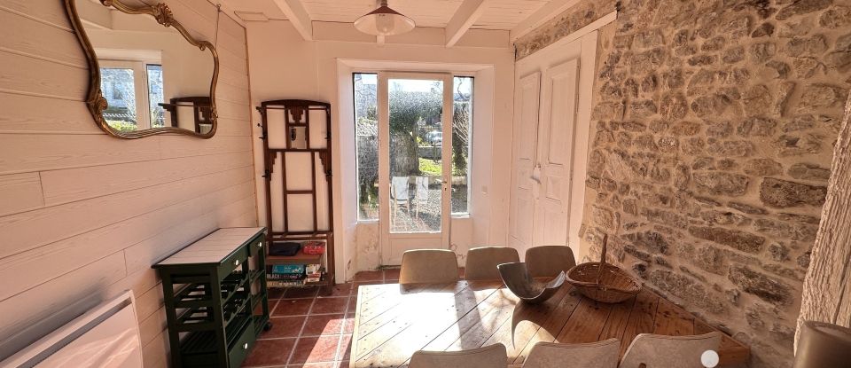 Maison 10 pièces de 210 m² à Regnéville-sur-Mer (50590)