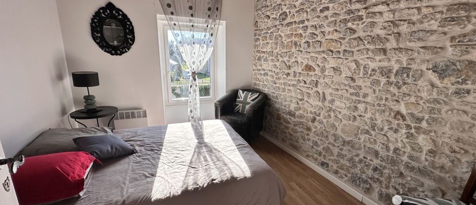 Maison 10 pièces de 210 m² à Regnéville-sur-Mer (50590)