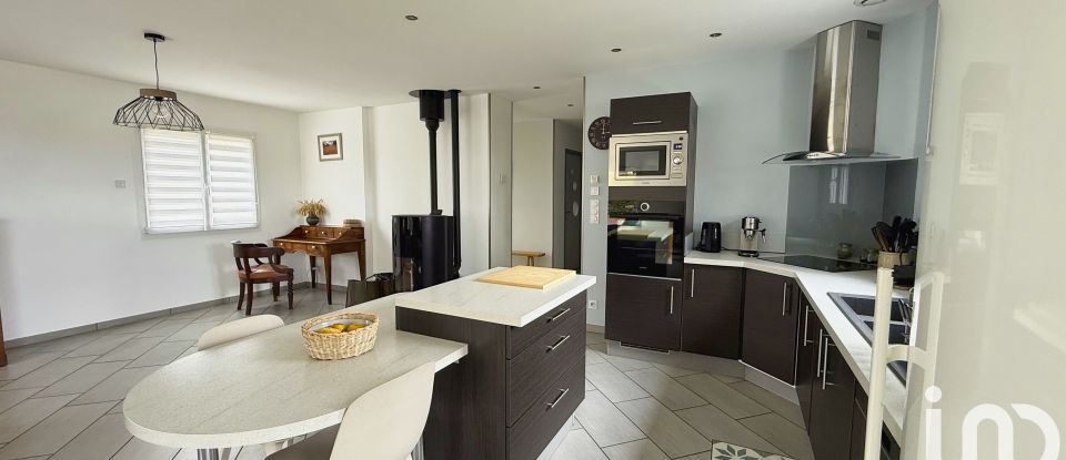 House 6 rooms of 132 m² in Bains (43370)