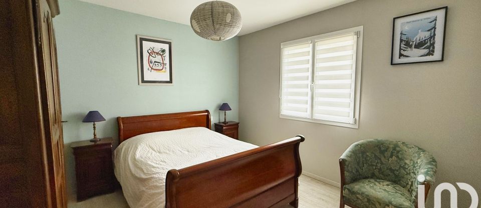 House 6 rooms of 132 m² in Bains (43370)