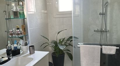 House 6 rooms of 122 m² in Fréjus (83600)