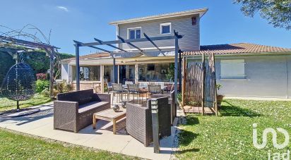 Maison 7 pièces de 146 m² à Bassens (33530)