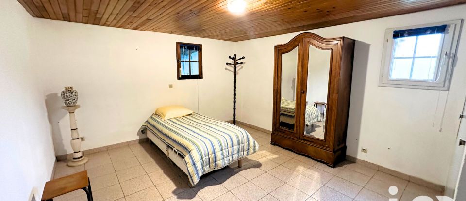 Traditional house 5 rooms of 107 m² in Le Beausset (83330)