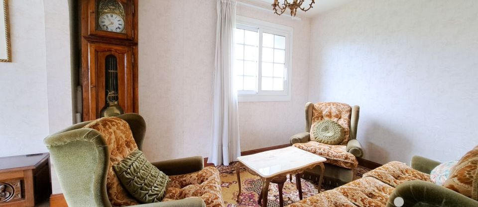 House 5 rooms of 110 m² in Rédené (29300)